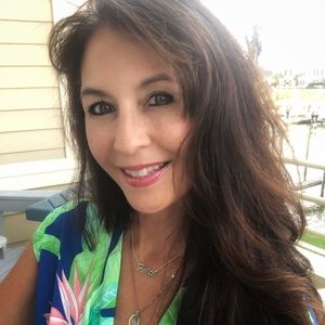 Meet your Posher, Adina